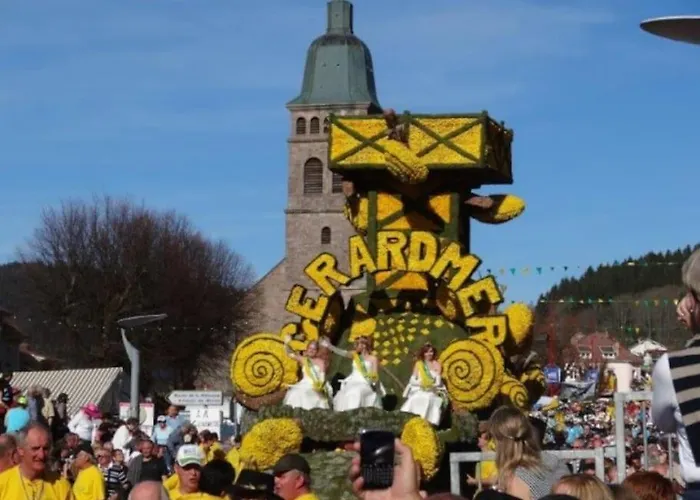 アパート Chez Paulette, Cosy Au Centre De ジェラールメ